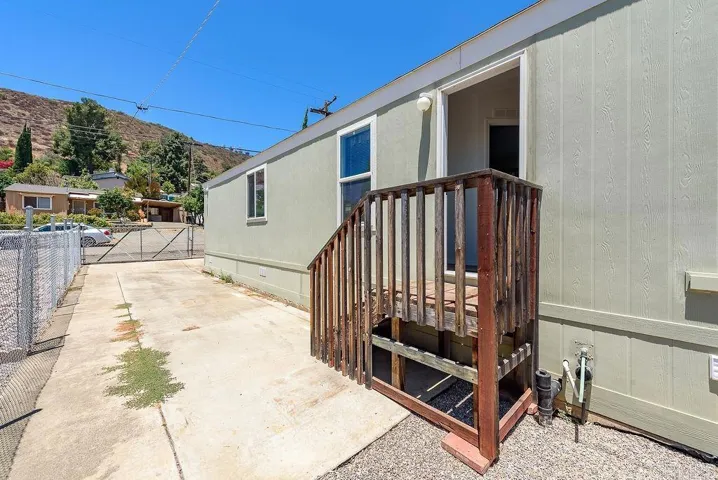8213 Sunset Road, Lakeside, California 92040