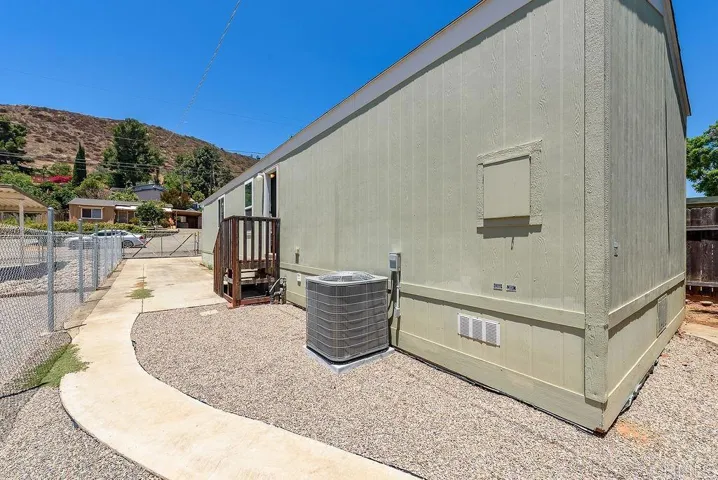 8213 Sunset Road, Lakeside, California 92040