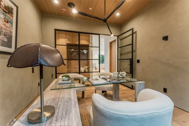 10433 Valley Spring Lane, Toluca Lake, California 91602