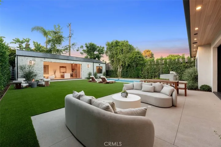 10433 Valley Spring Lane, Toluca Lake, California 91602