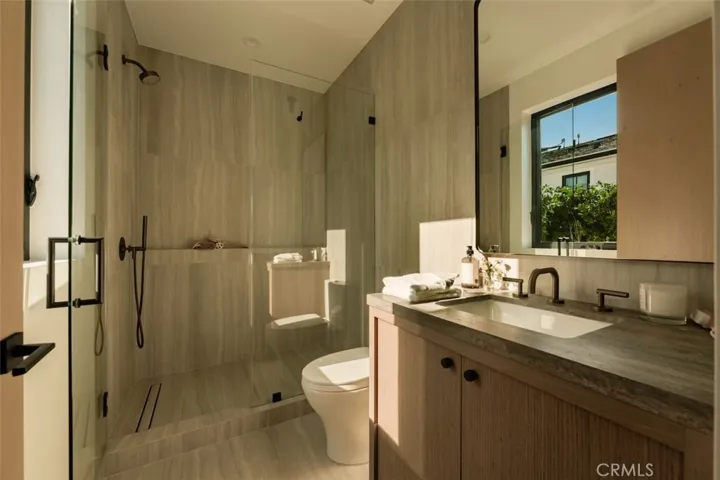 10433 Valley Spring Lane, Toluca Lake, California 91602