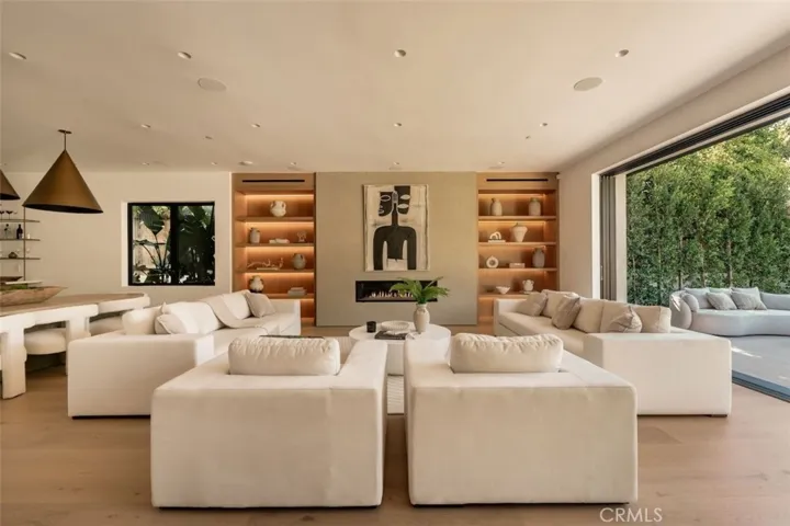 10433 Valley Spring Lane, Toluca Lake, California 91602