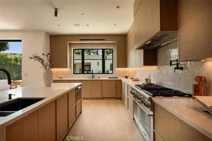10433 Valley Spring Lane, Toluca Lake, California 91602