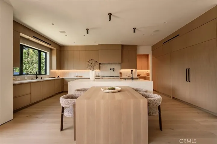 10433 Valley Spring Lane, Toluca Lake, California 91602