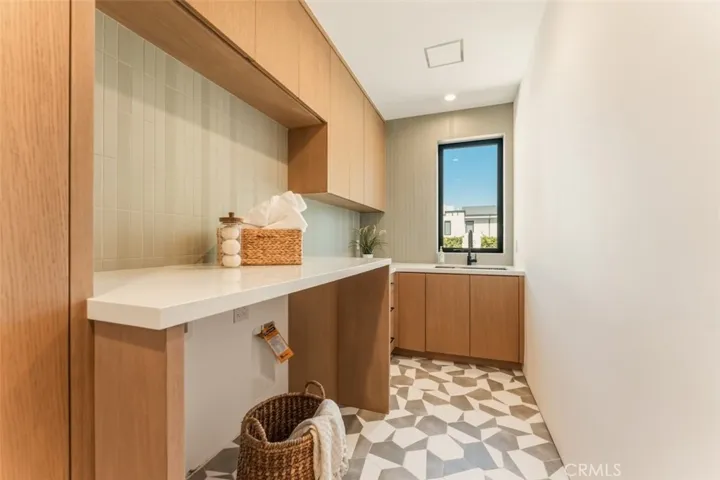 10433 Valley Spring Lane, Toluca Lake, California 91602