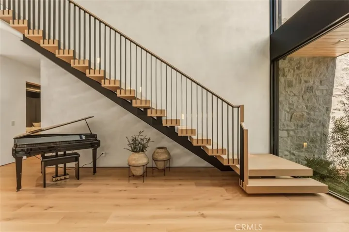 10433 Valley Spring Lane, Toluca Lake, California 91602