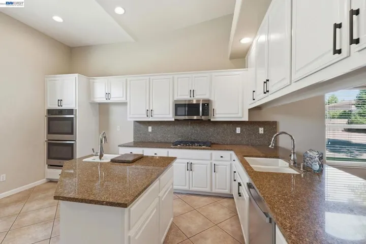 1532 Sophie Ln, Escalon, California 95320
