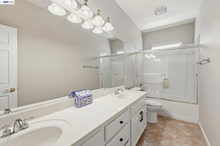 1532 Sophie Ln, Escalon, California 95320