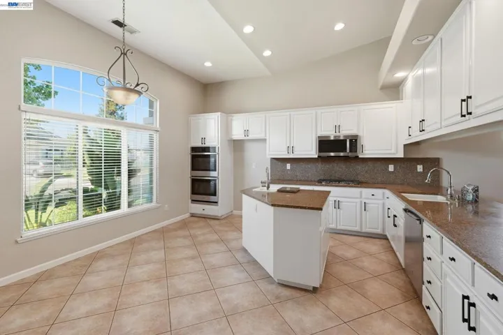1532 Sophie Ln, Escalon, California 95320