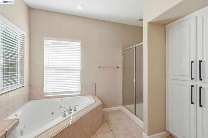 1532 Sophie Ln, Escalon, California 95320