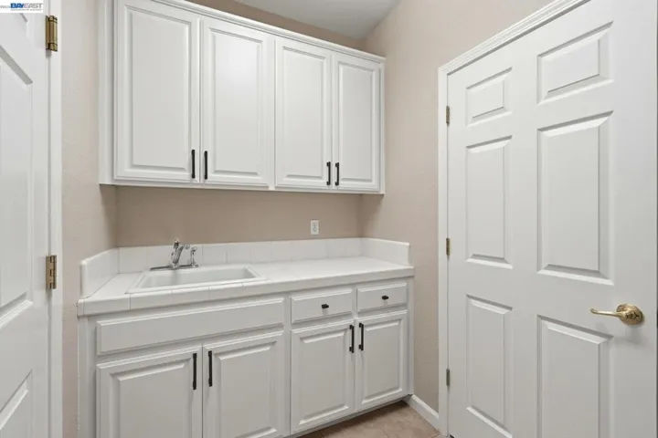 1532 Sophie Ln, Escalon, California 95320