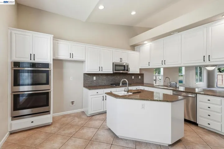 1532 Sophie Ln, Escalon, California 95320