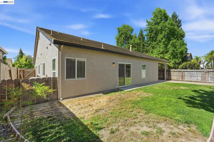 1532 Sophie Ln, Escalon, California 95320