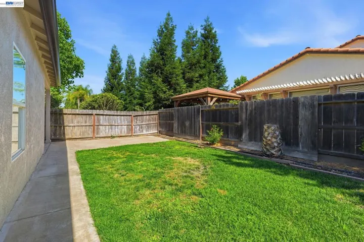 1532 Sophie Ln, Escalon, California 95320