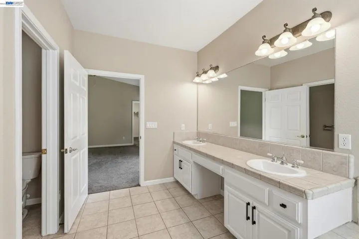 1532 Sophie Ln, Escalon, California 95320