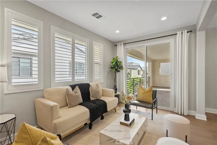370 Sawbuck, Irvine, California 92618