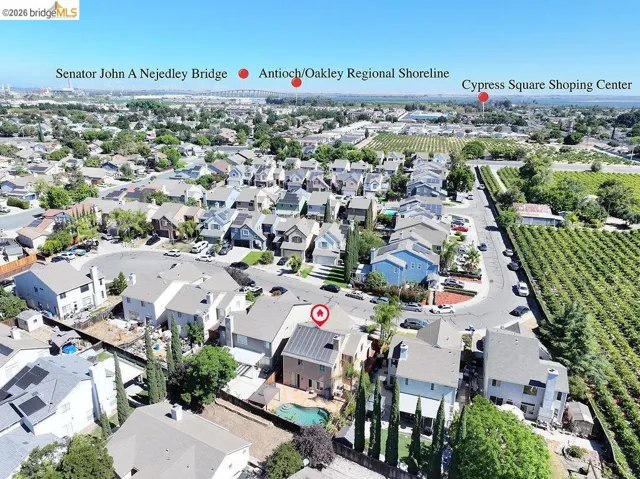 Walking distance to Holly Creek Park, short cut walk-way through end of cul-de-sac!