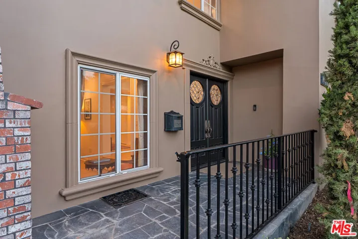 1601 Ard Eevin Avenue, Glendale, California 91202