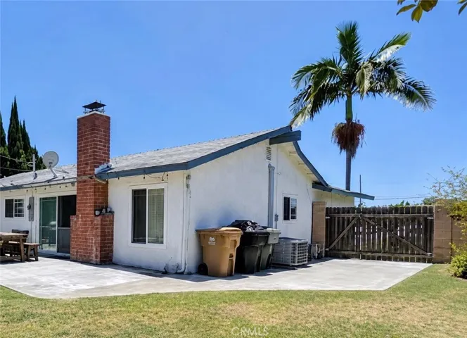 Back Yard Can Accommodate Boat or Trailer Parking
