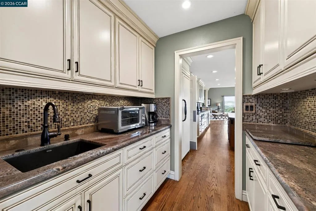 Butler Pantry
