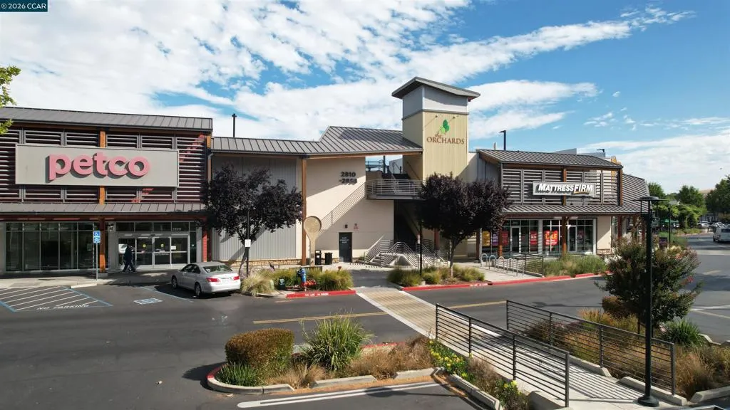 Shopping The Orchards