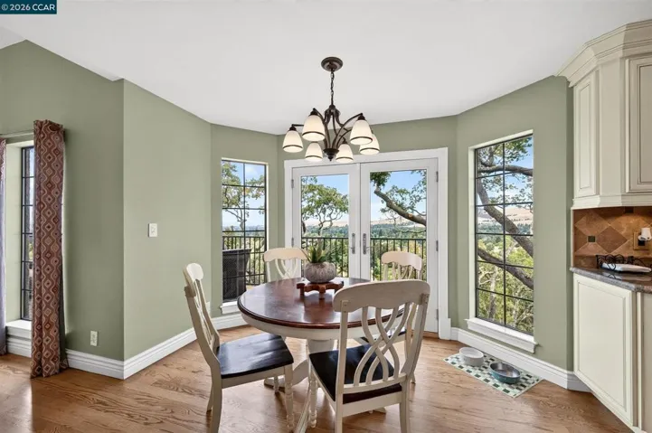 Kitchen Eating Nook