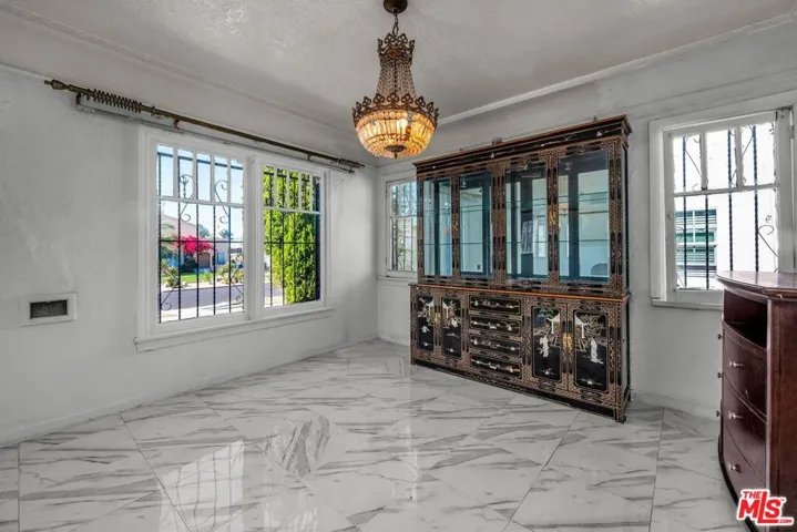 1922 W 80th Street, Los Angeles, California 90047