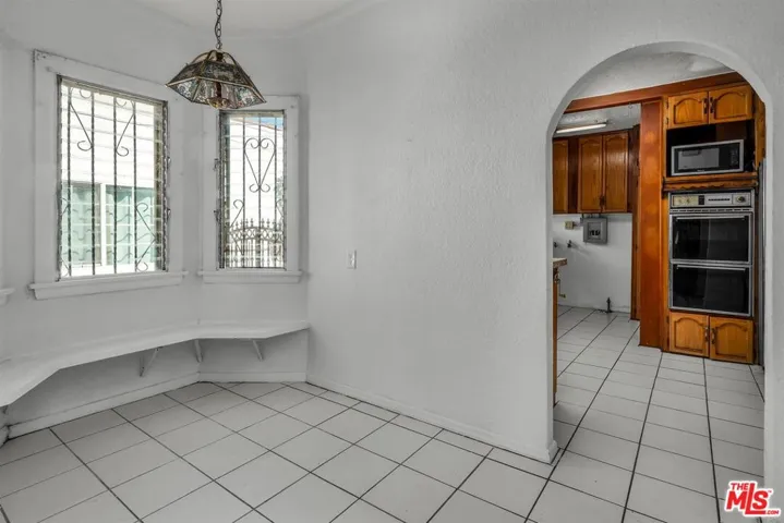 1922 W 80th Street, Los Angeles, California 90047