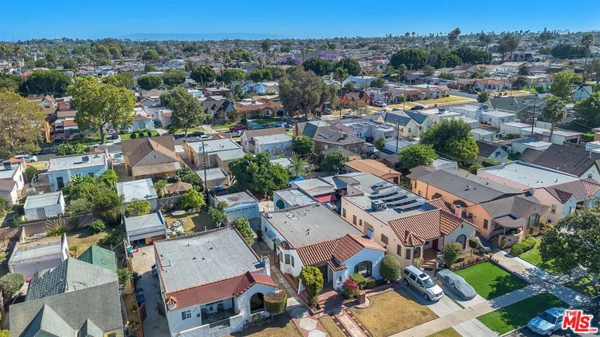 1922 W 80th Street, Los Angeles, California 90047