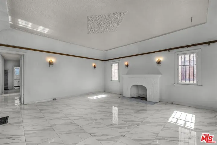 1922 W 80th Street, Los Angeles, California 90047