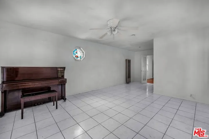 1922 W 80th Street, Los Angeles, California 90047