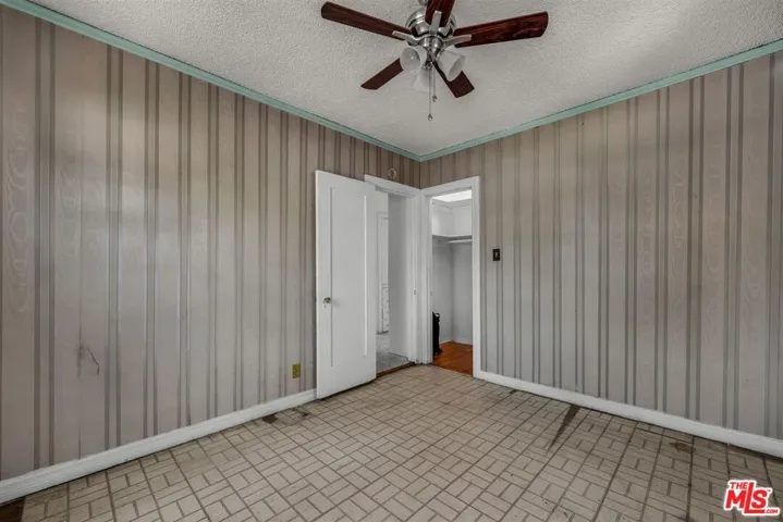 1922 W 80th Street, Los Angeles, California 90047