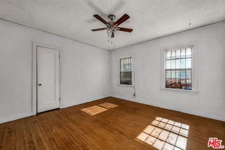 1922 W 80th Street, Los Angeles, California 90047