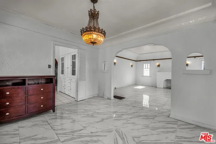 1922 W 80th Street, Los Angeles, California 90047