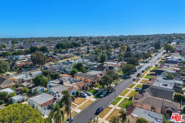 1922 W 80th Street, Los Angeles, California 90047