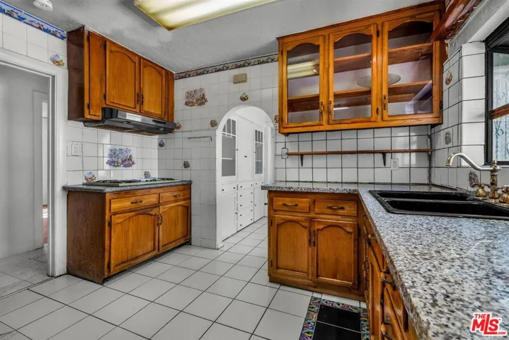 1922 W 80th Street, Los Angeles, California 90047