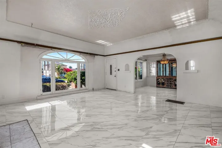 1922 W 80th Street, Los Angeles, California 90047