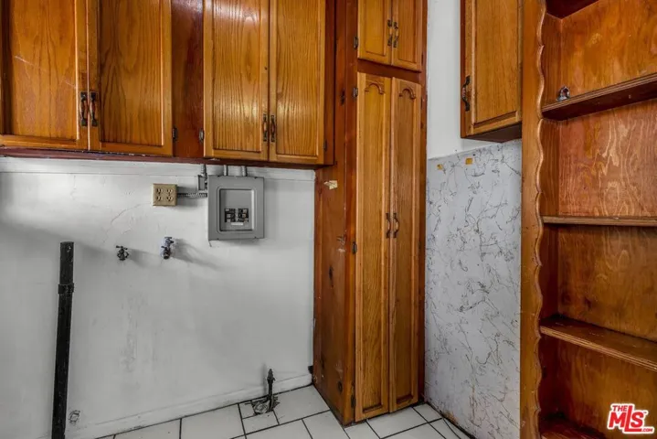 1922 W 80th Street, Los Angeles, California 90047