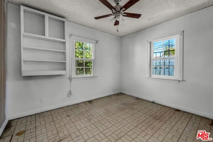 1922 W 80th Street, Los Angeles, California 90047