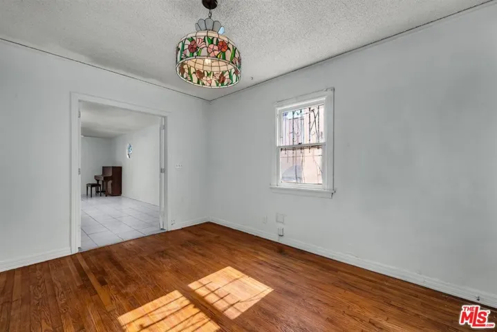 1922 W 80th Street, Los Angeles, California 90047