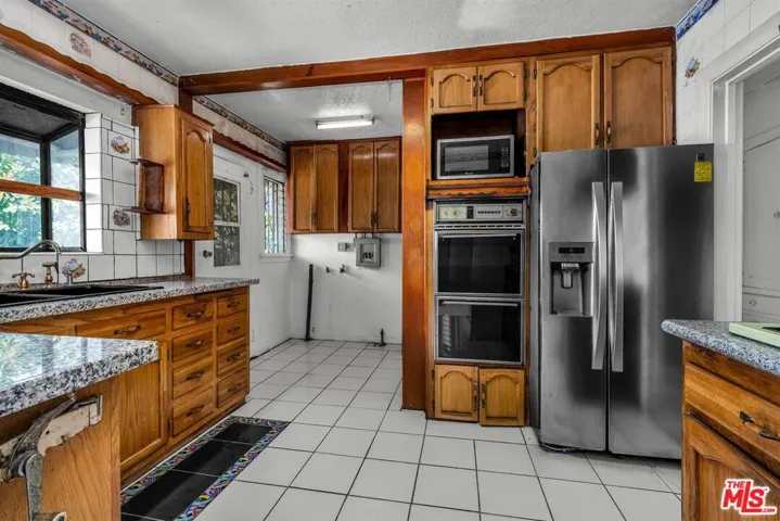 1922 W 80th Street, Los Angeles, California 90047
