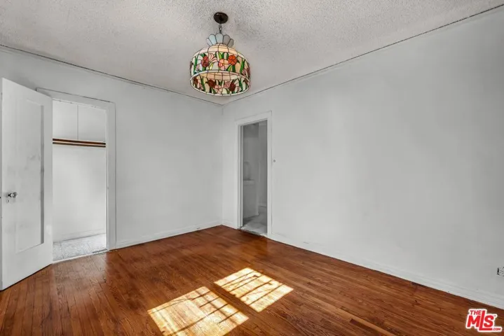 1922 W 80th Street, Los Angeles, California 90047