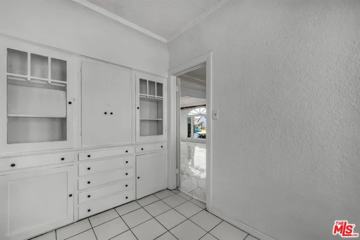 1922 W 80th Street, Los Angeles, California 90047