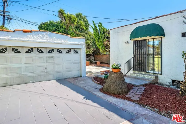 1922 W 80th Street, Los Angeles, California 90047