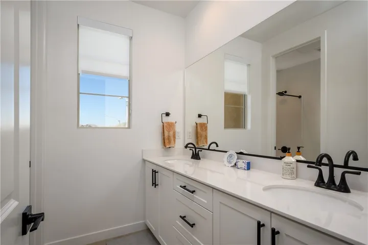Upstairs Full Bath