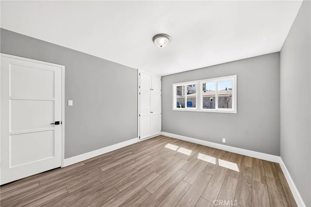 Inside shot 18-13717 1/2 Yukon Ave