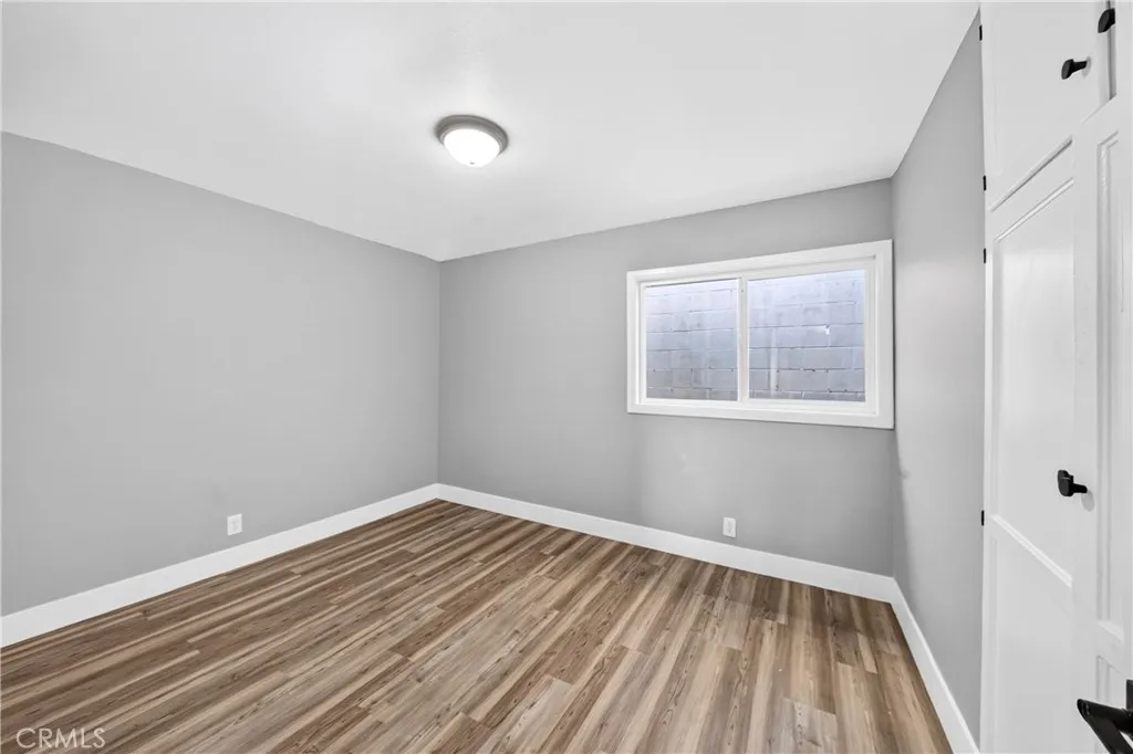 Inside shot 14-13719 1/2 Yukon Ave