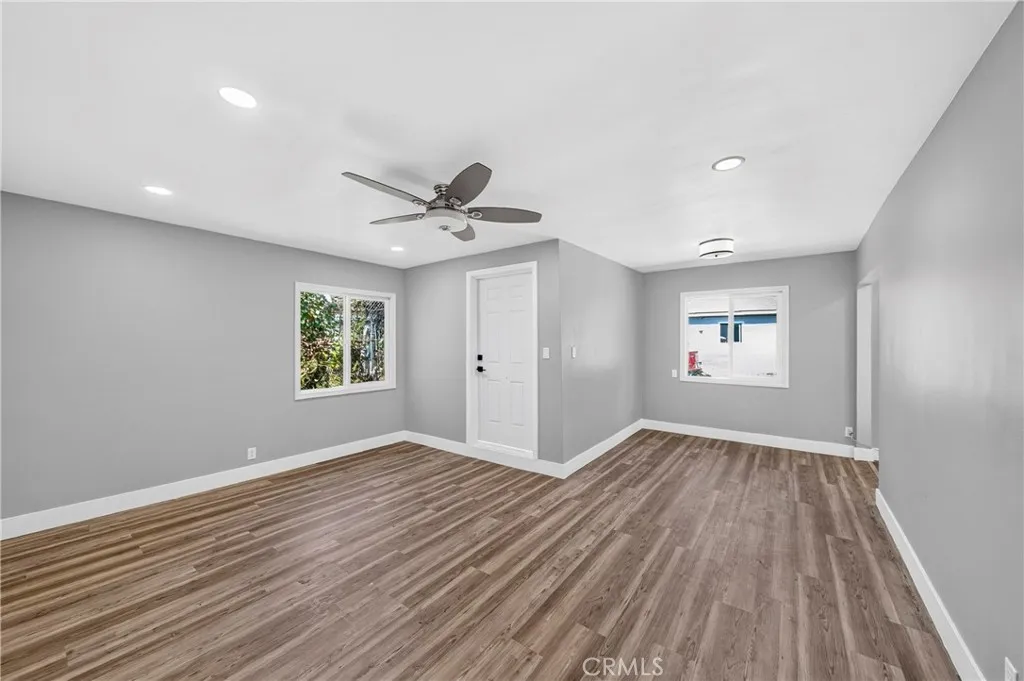 Inside shot 11-13719 1/2 Yukon Ave