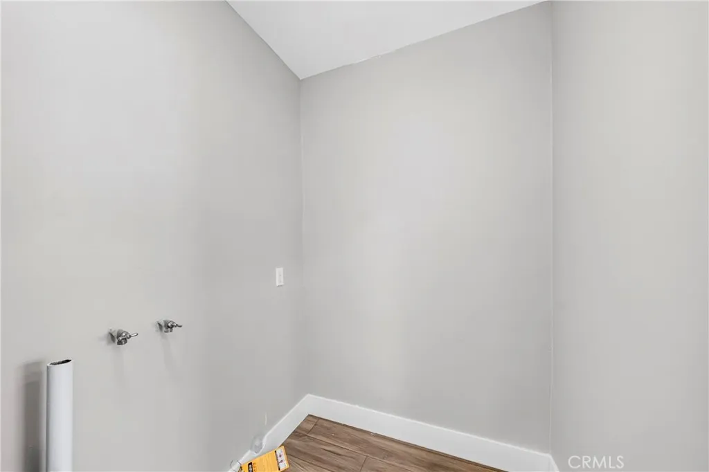Inside shot 2-13717 1/2 Yukon Ave