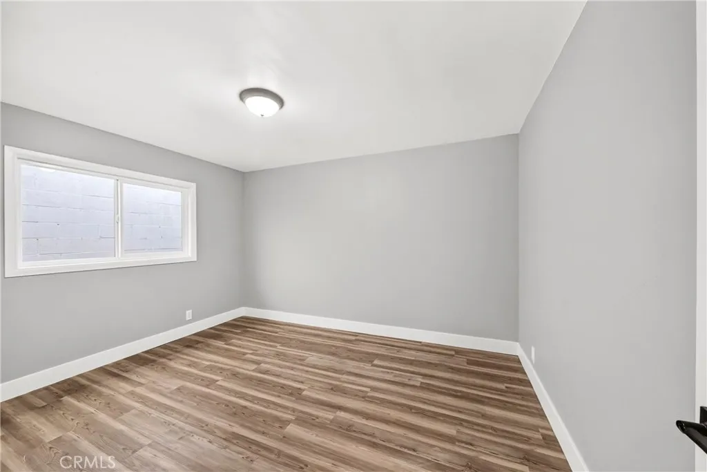 Inside shot 16-13719 1/2 Yukon Ave
